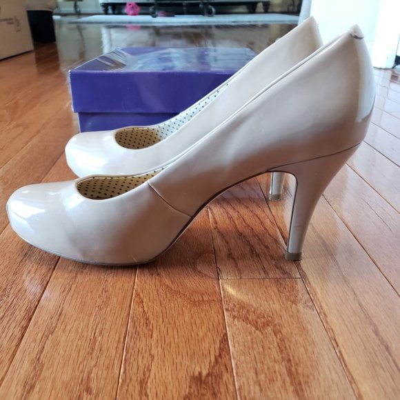 Madden Girl Nude Pumps - Picture 4 of 6